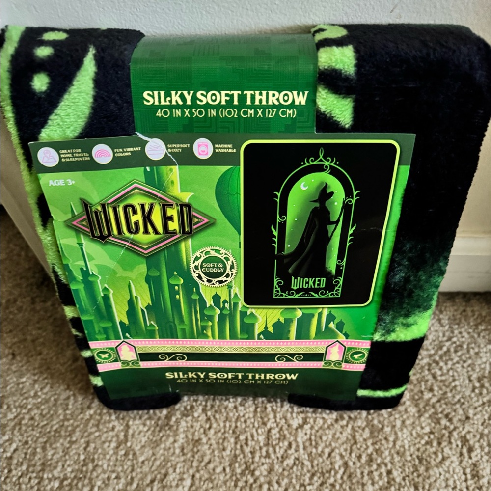 Wicked Silky Soft Throw Blanket 40"x50" Brand New